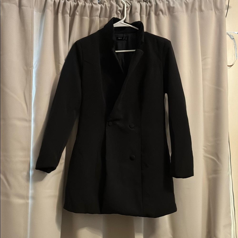 SHEIN Black Structured Blazer for a Sleek Professional Look